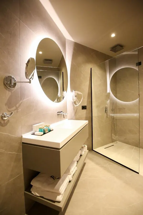 The Central View Boutique Hotel Vlorë 4*,  Albanien