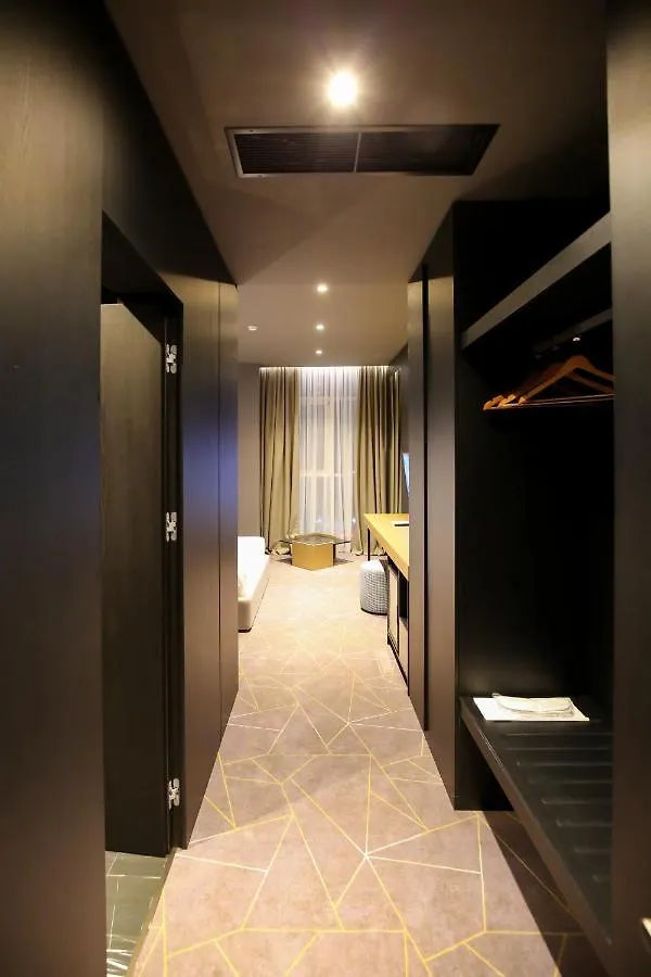The Central View Boutique Hotel Vlorë 4*,