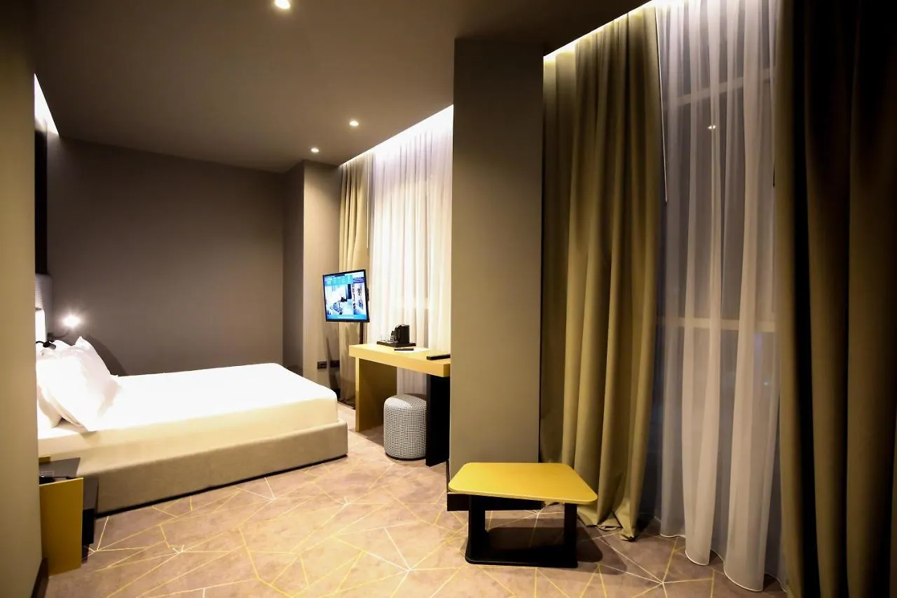 The Central View Boutique Hotel Vlorë 4*,
