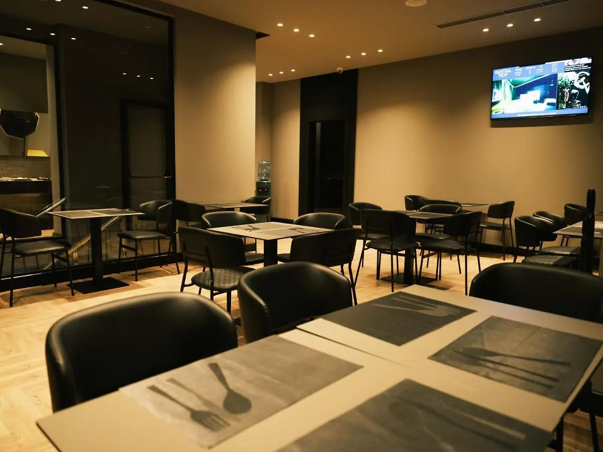 The Central View Boutique Hotel Vlorë 4*,